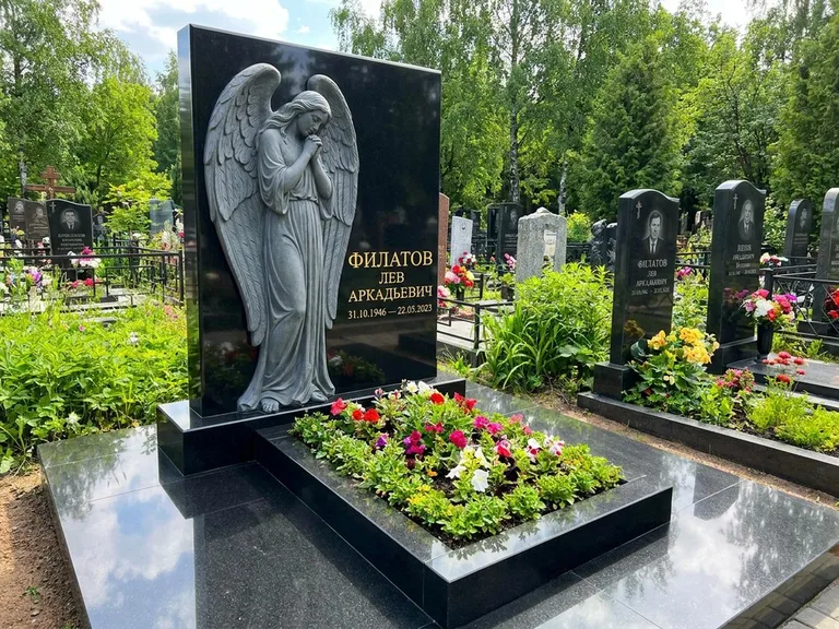 Памятник с барельефом — выполненная работа 31 в Иркутске