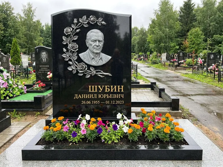 Памятник с барельефом — выполненная работа 34 в Иркутске