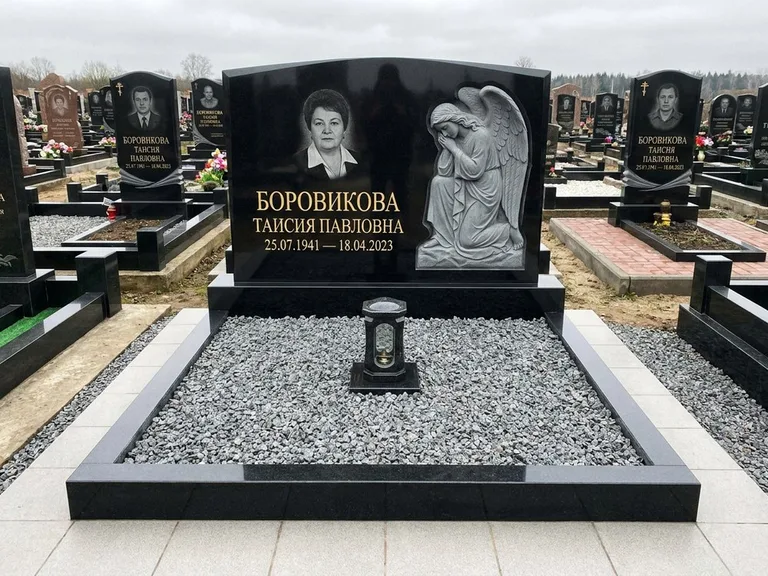 Памятник с барельефом — выполненная работа 38 в Иркутске