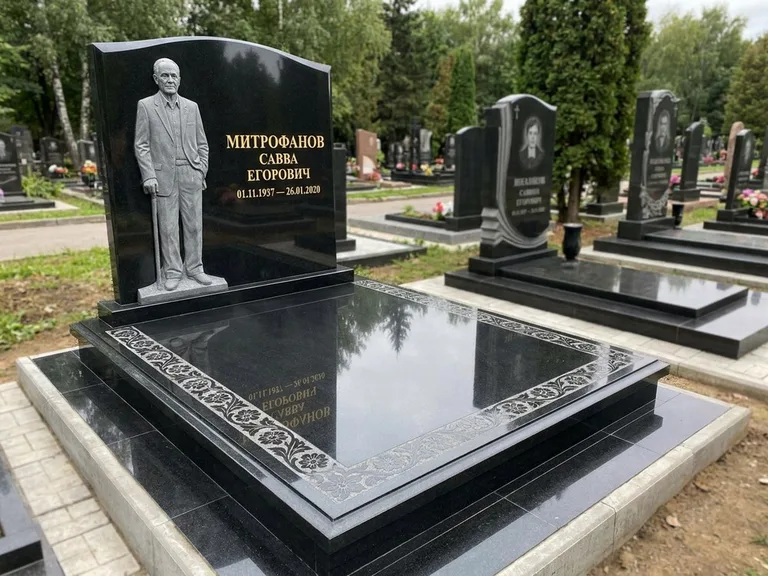 Памятник с барельефом — выполненная работа 48 в Иркутске