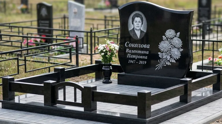 Памятник с гравировкой хризантем — выполненная работа «Соколова» в Иркутске