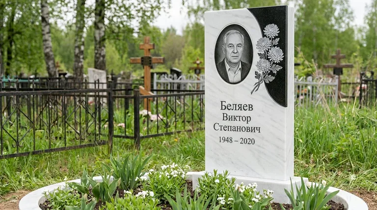Памятник с гравировкой хризантем — выполненная работа «Беляев» в Иркутске