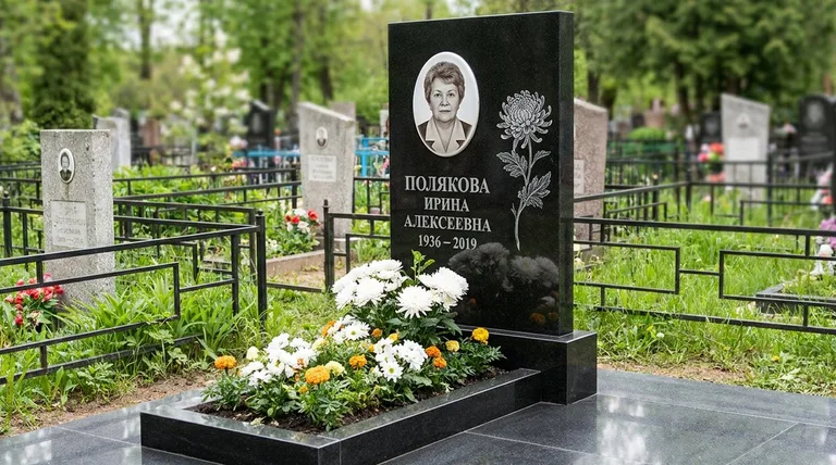 Памятник с гравировкой хризантем — выполненная работа «Полякова» в Иркутске