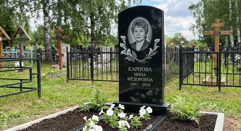 Памятник с гравировкой калл — выполненная работа «Карпова» в Иркутске