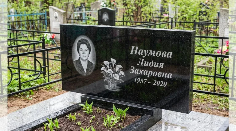 Памятник с гравировкой калл — выполненная работа «Наумова» в Иркутске