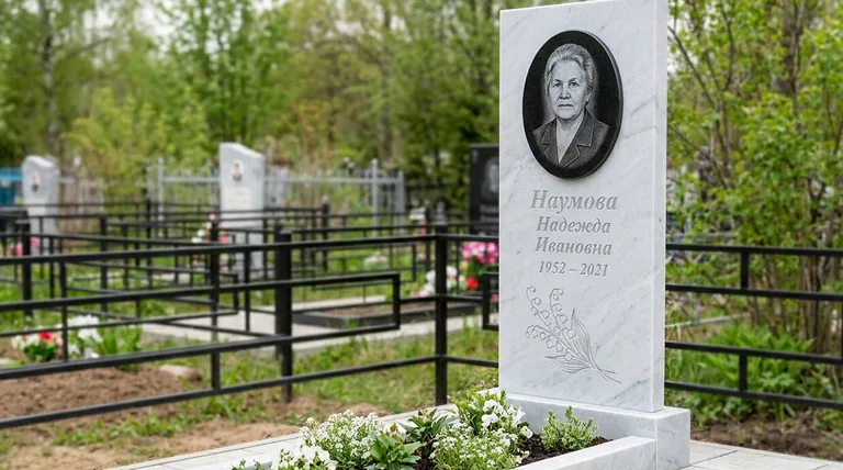 Памятник с гравировкой ландышей — выполненная работа «Наумова» в Иркутске
