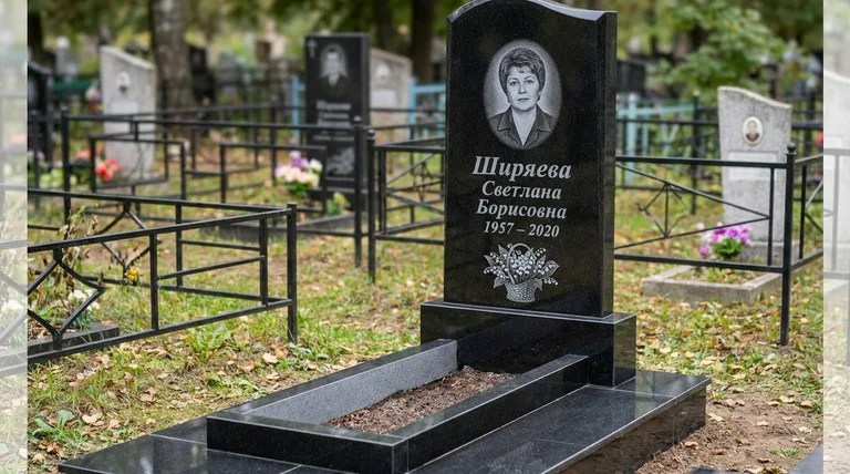 Памятник с гравировкой ландышей — выполненная работа «Ширяева» в Иркутске
