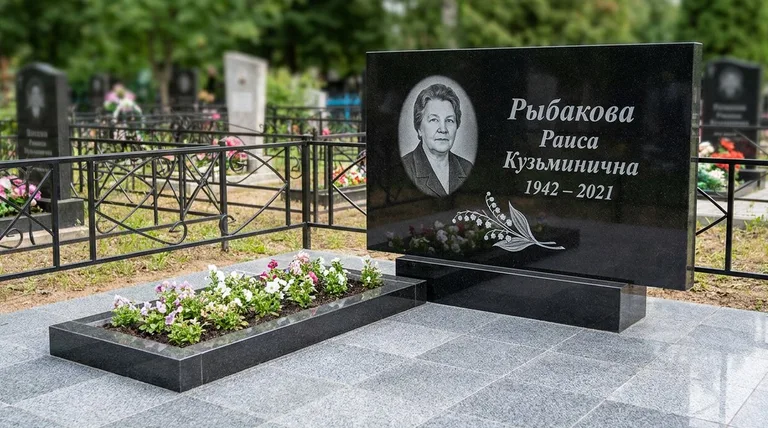 Памятник с гравировкой ландышей — выполненная работа «Рыбакова» в Иркутске