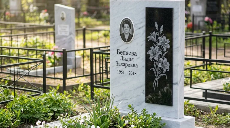 Памятник с гравировкой лилий — выполненная работа «Беляева» в Иркутске