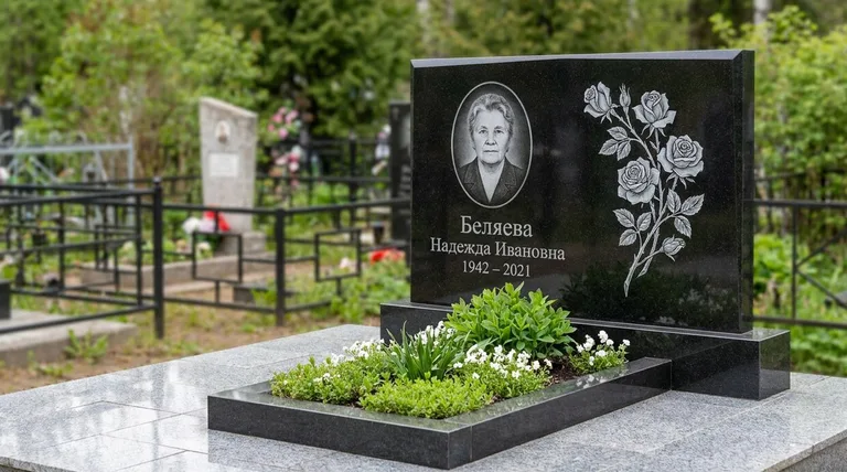 Памятник с гравировкой роз — выполненная работа «Беляева» в Иркутске