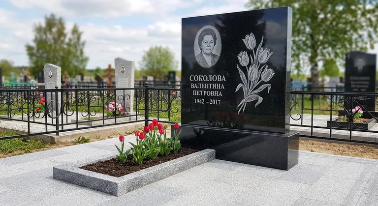 Памятник с гравировкой тюльпанов — выполненная работа «Соколова» в Иркутске