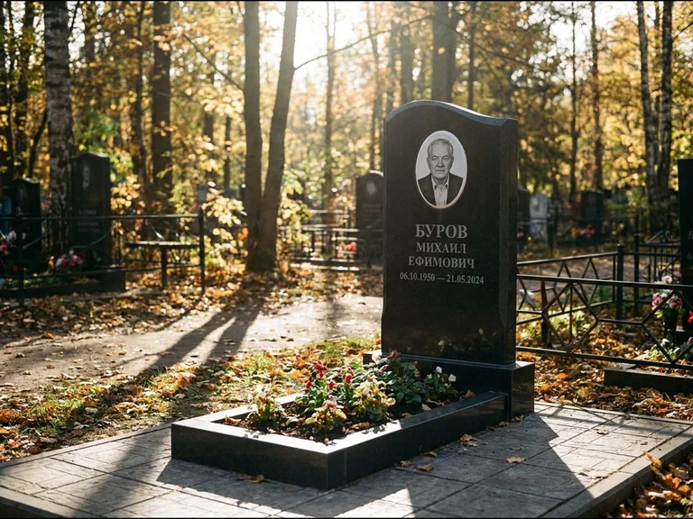 Овальный керамический портрет — установленная работа в Иркутске