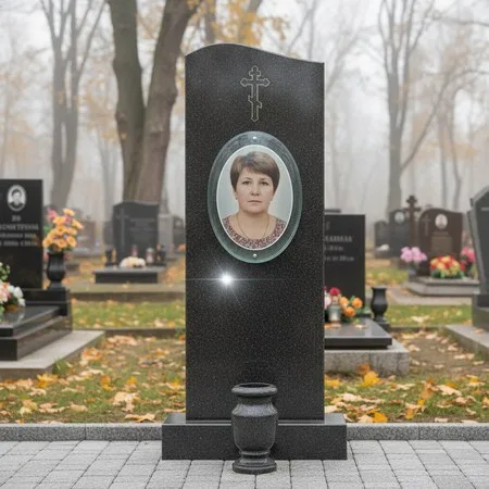 Овальный портрет на стекле 240×300 мм на памятнике в Иркутске