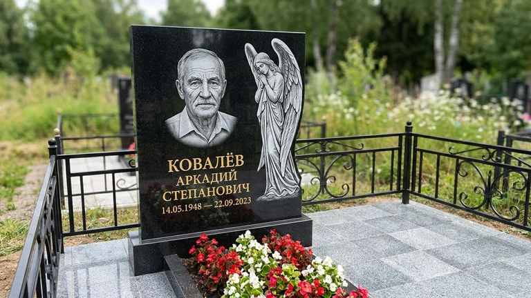 Гравировка ангела на памятник в Иркутске — памятник из чёрного гранита с гравировкой