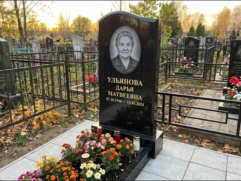 Гравировка портрета на чёрном граните — выполненная работа 12 в Иркутске