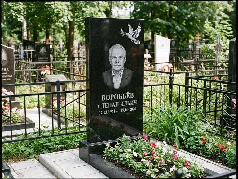 Гравировка голубей на памятник в Иркутске — памятник из чёрного гранита с гравировкой