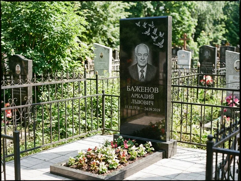 Памятник с гравировкой голубей — гравировка стаи голубей, взлетающей от угла стелы, работа «Баженов» в Иркутске