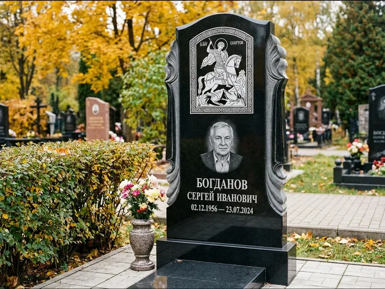 Памятник с гравировкой иконы — икона Спаса Вседержителя над именем усопшего, работа «Лебедева» в Иркутске