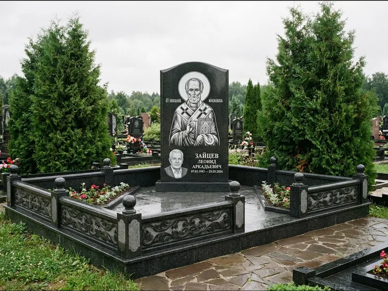 Памятник с гравировкой иконы: стела с гранитным столиком и скамьёй — Архангел Михаил на стеле, семейный участок с плиткой, работа «Верещагина» в Иркутске