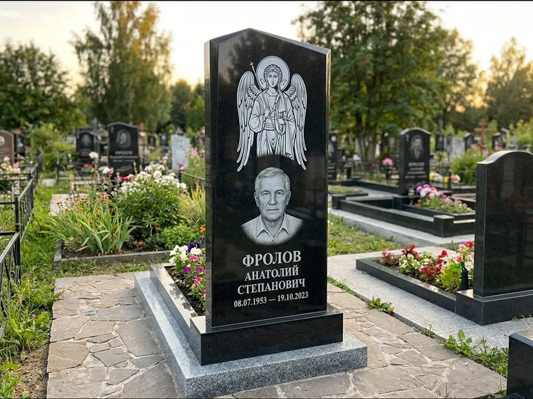 Памятник с гравировкой иконы — Владимирская икона Божией Матери с Младенцем, работа «Мельникова» в Иркутске
