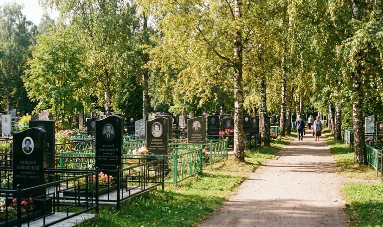 Памятники на Армянском (Пролетарском) кладбище в Ростове-на-Дону