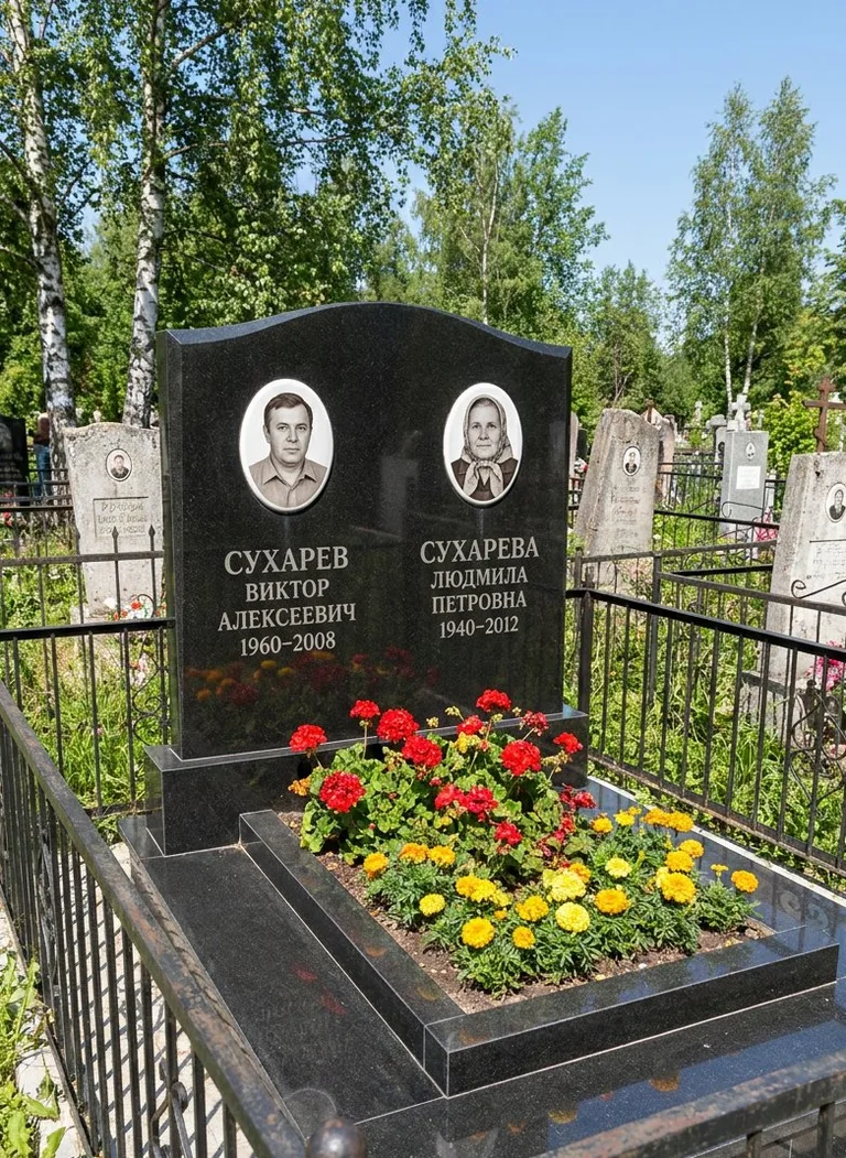 Аллея на городском кладбище в Новом Уренгое