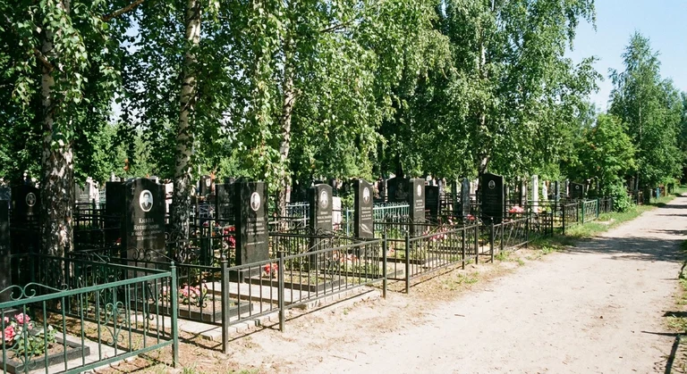 Памятники на Северном кладбище в Ростове-на-Дону