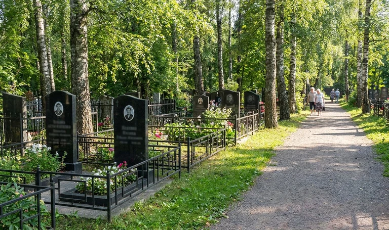 Памятники на Старо-Северном кладбище в Омске