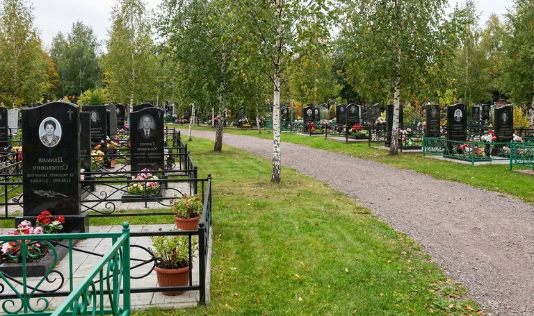Памятники на Воронинском кладбище в Томске