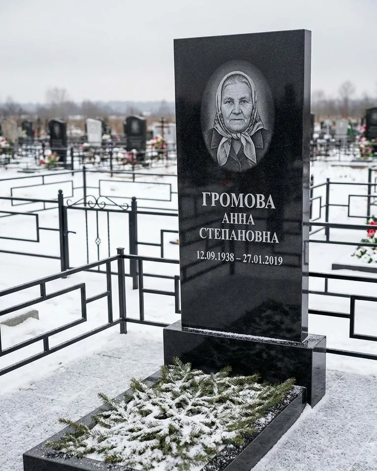 Простой вертикальный памятник под ключ зимой в Иркутске
