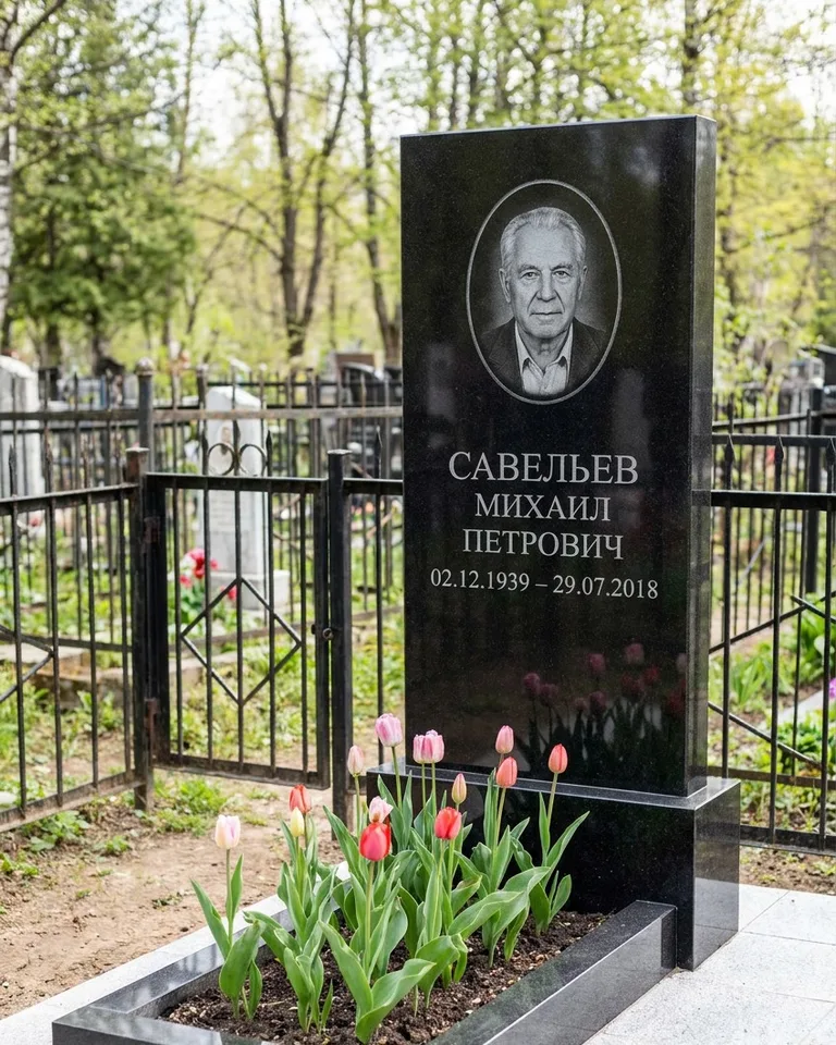 Горизонтальный памятник под ключ на гранитном основании в Иркутске