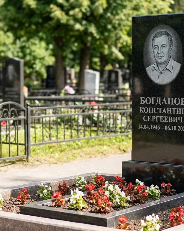 Низкий горизонтальный памятник под ключ с цветником в Иркутске