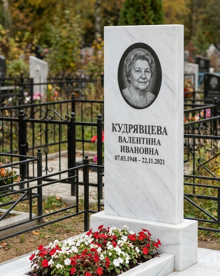 Двойной памятник под ключ с цоколем и плиткой в Иркутске