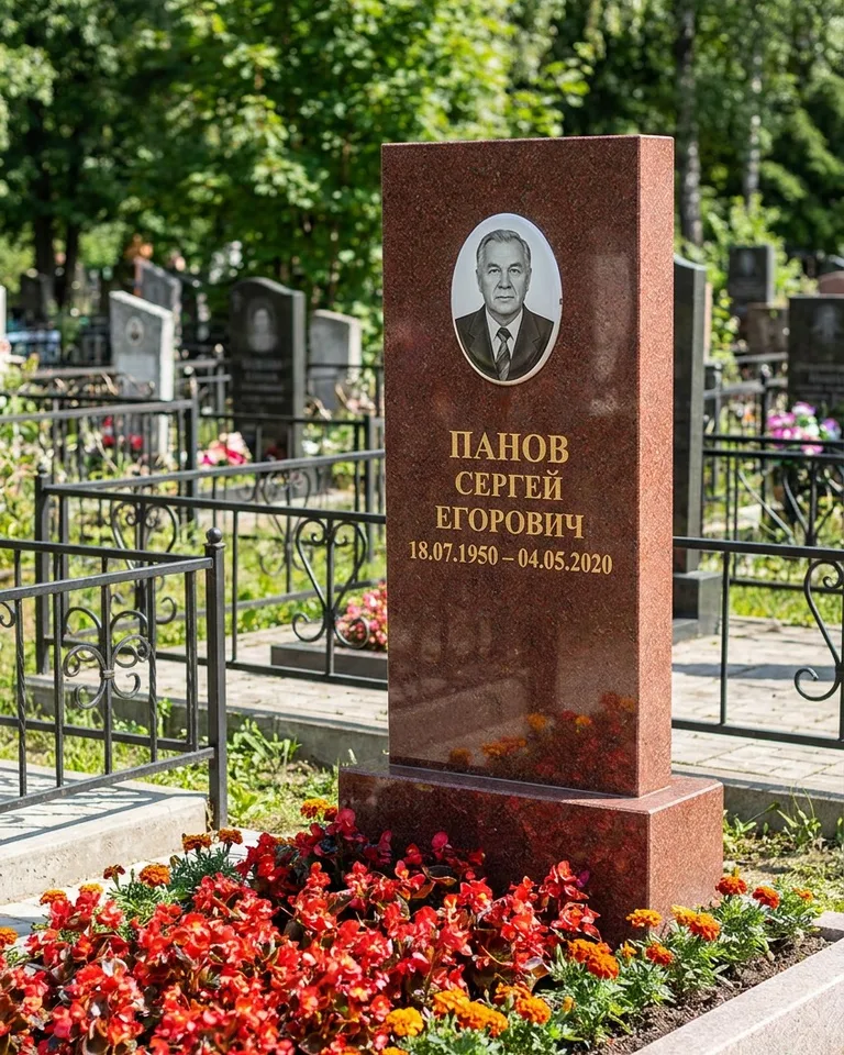 Двойной серый памятник под ключ с вазой в Иркутске