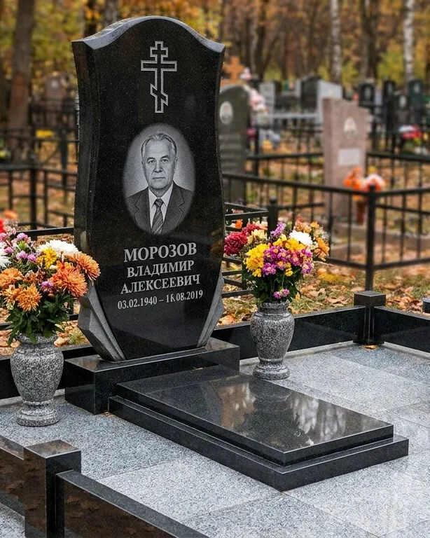 Памятник под ключ со скамьёй и мощением в Иркутске