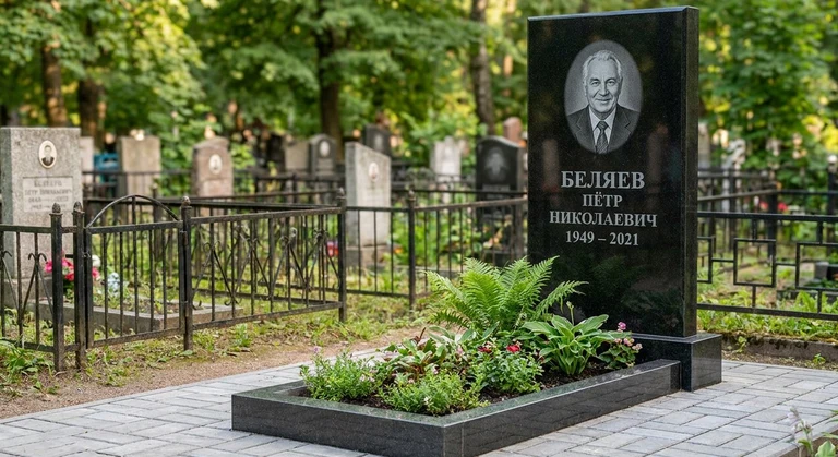 Памятник под ключ в Иркутске — гранитная стела с цветником и благоустройством, установлен под ключ