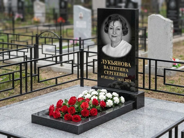 Портрет на памятнике в Иркутске — Ч/б портрет → гравировка на стандартном комплексе