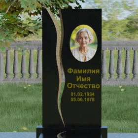 Вертикальный памятник из гранитного или мраморного материала - П001