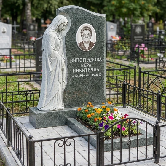 Памятник "Скорбящая Мать" из серо-зелёного гранита