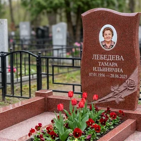Мемориал с розой из красного лезниковского гранита