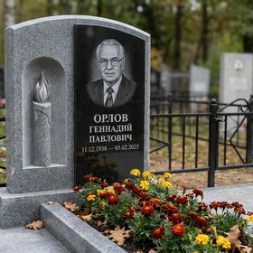 Мемориал с пламенем свечи из мансуровского гранита