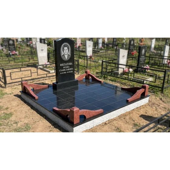 Комбинированный памятник